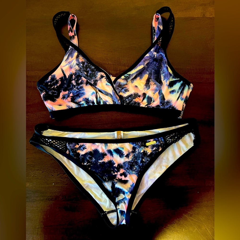 Sun seeker bikini